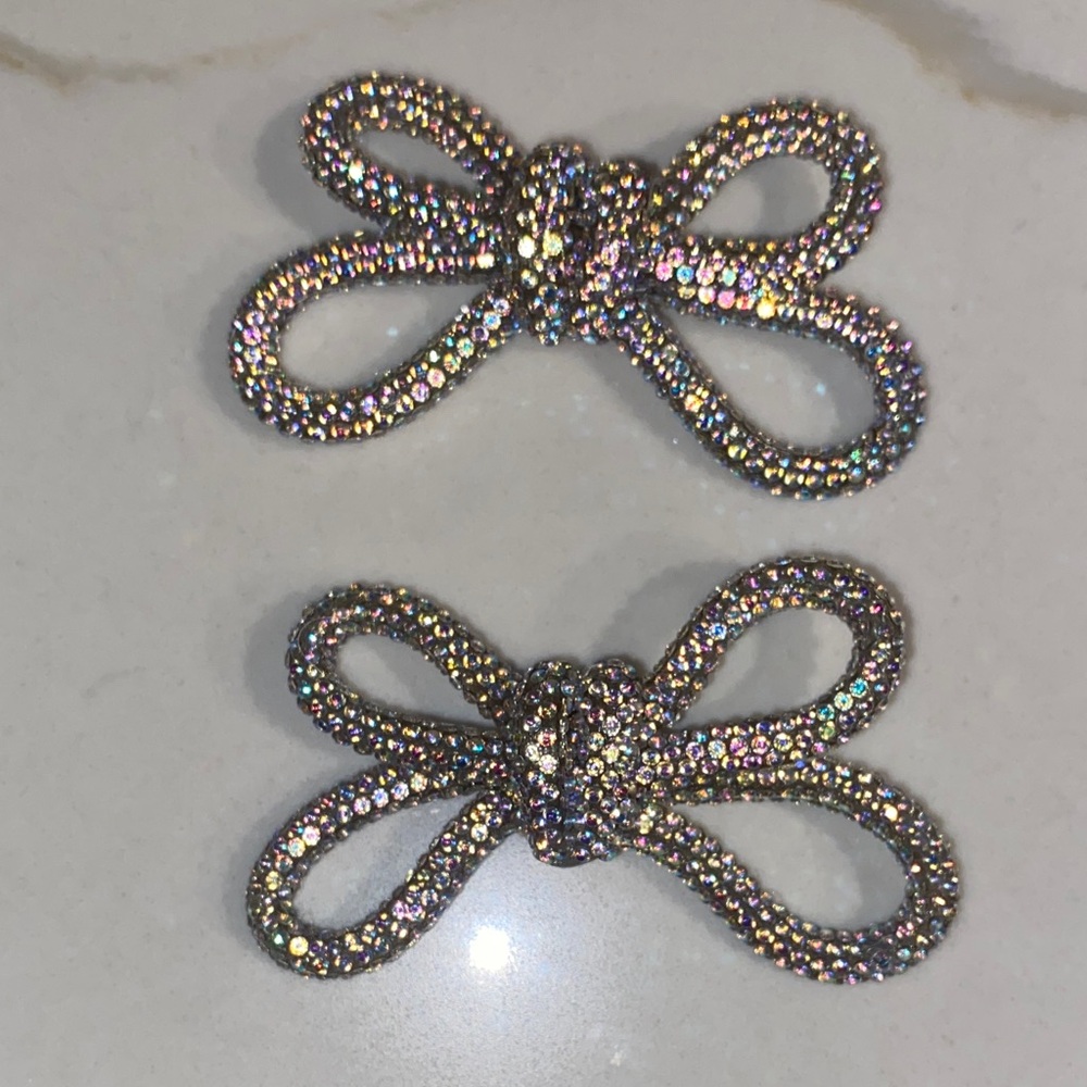 AB rhinestone shoelace clip can be